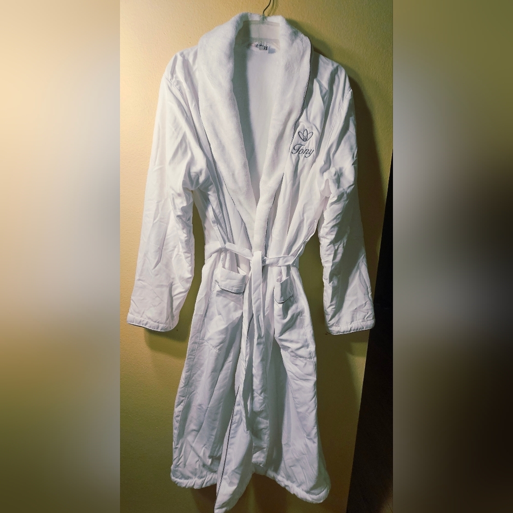 WHITE COZY BATHROBE